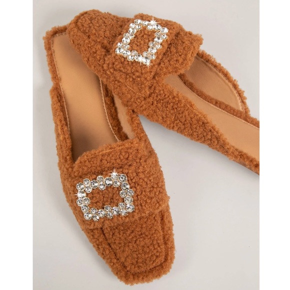 Un Branded Shoes - 🆕 Sherpa Moroccan Jeweled Mule Flat Shoes